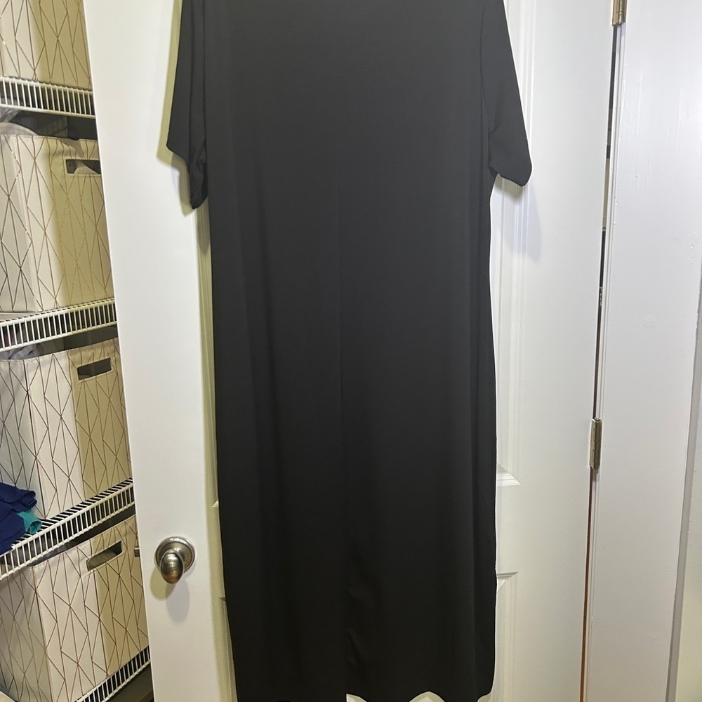 Elegant Black Women's Dress - Picture 2 of 4